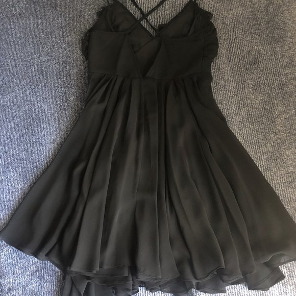 GUESS flared dress w flowy front & crisscross back - Picture 5 of 7